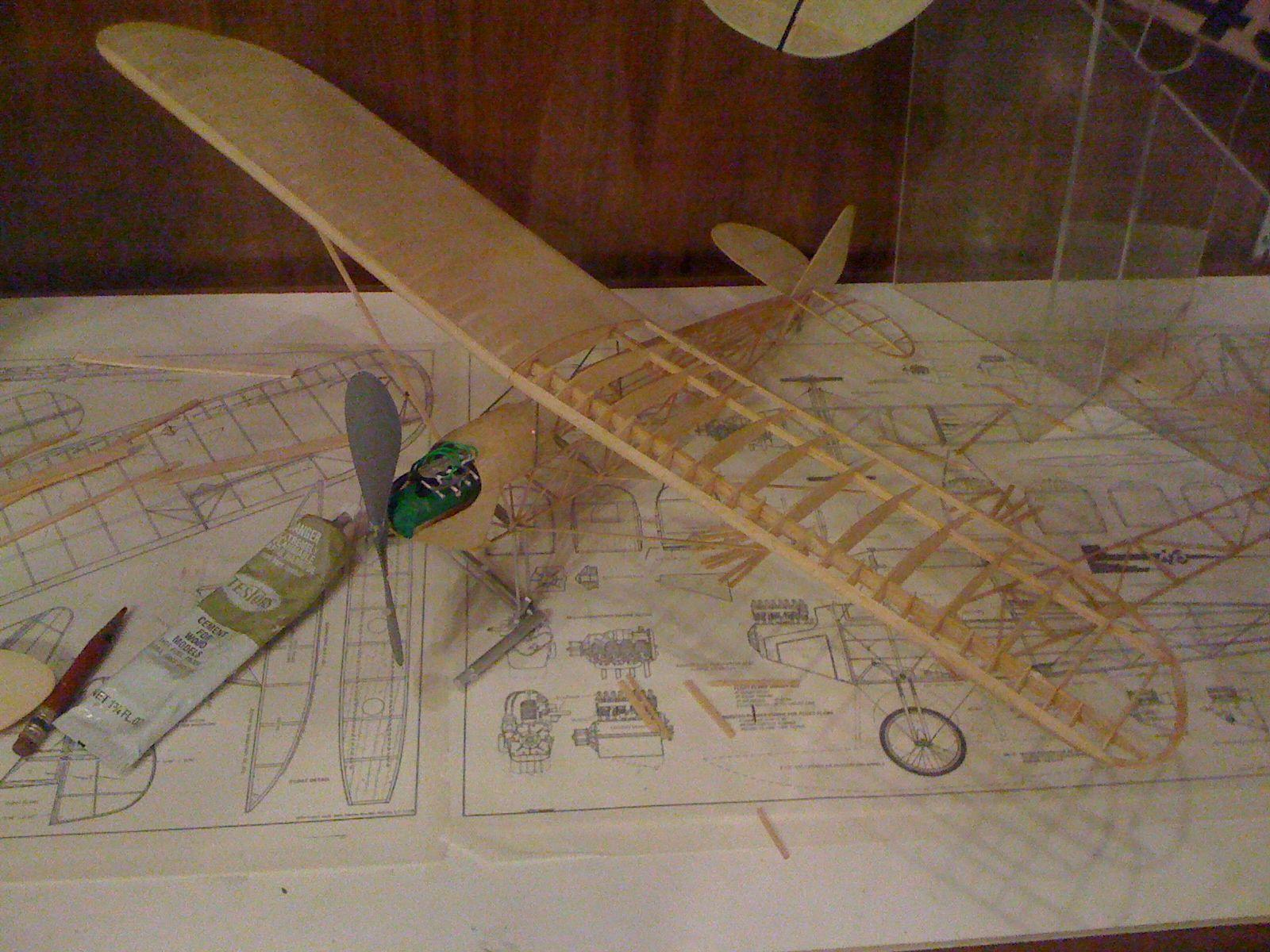 Assemblage Avion balsa papier japon aéromodelisme